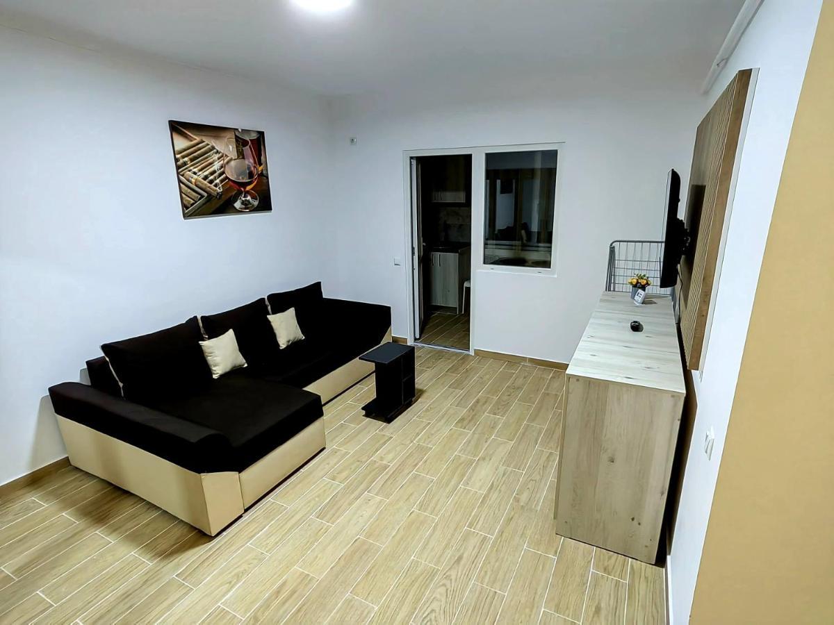 Militari Luxury Flat Roşu Exterior foto