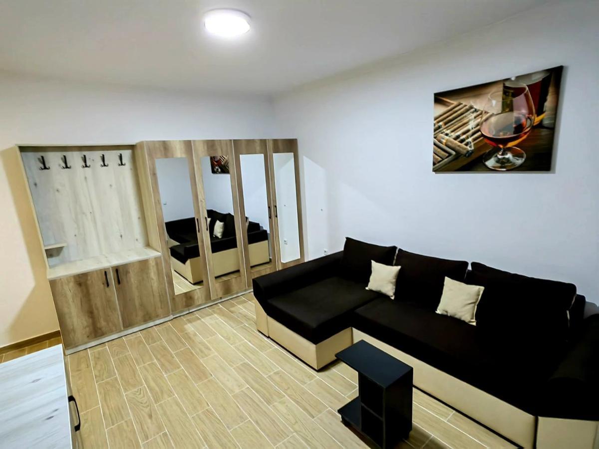 Militari Luxury Flat Roşu Exterior foto