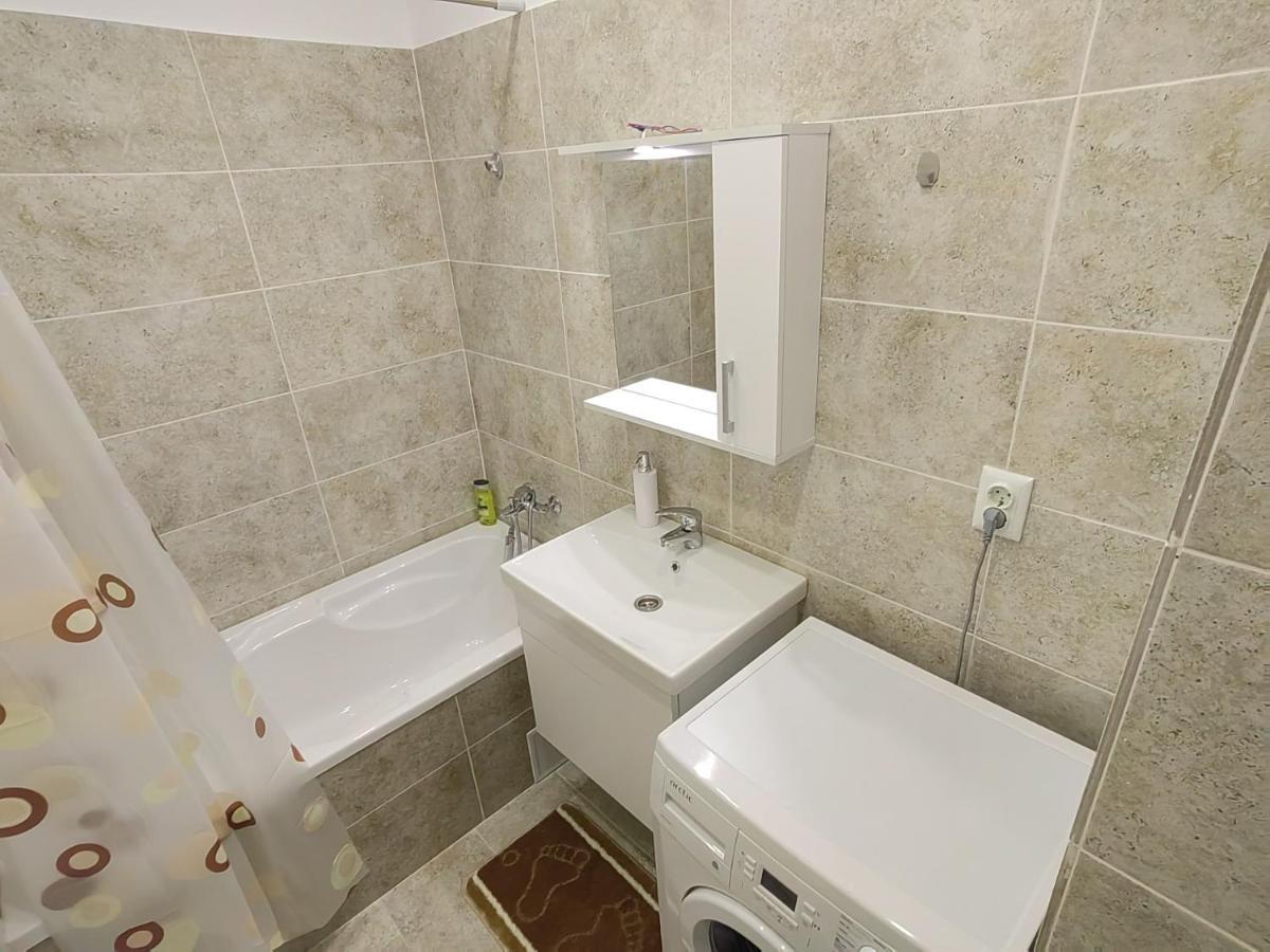Militari Luxury Flat Roşu Exterior foto