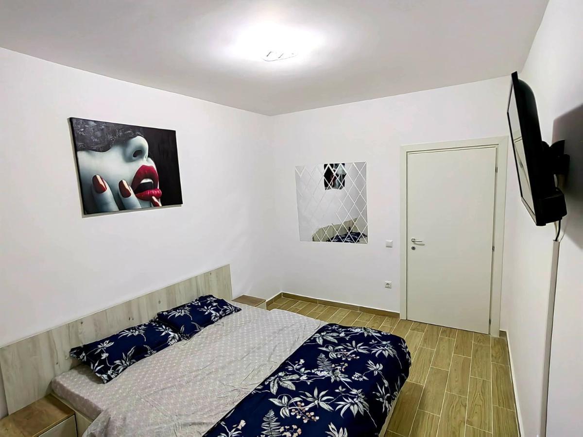 Militari Luxury Flat Roşu Exterior foto