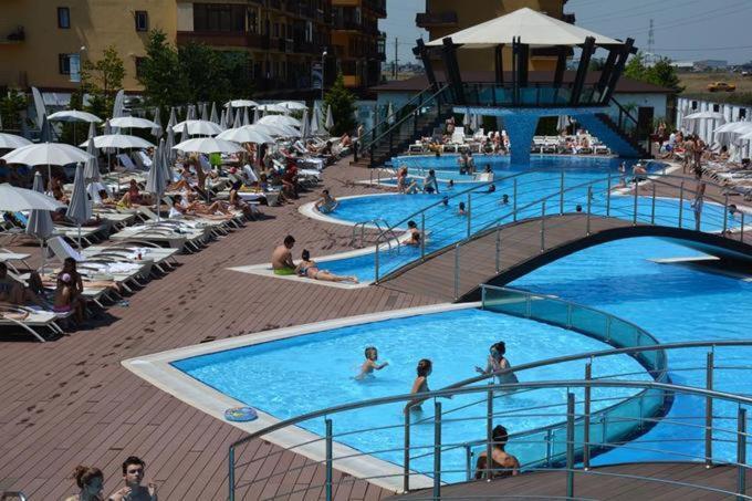 Militari Luxury Flat Roşu Exterior foto