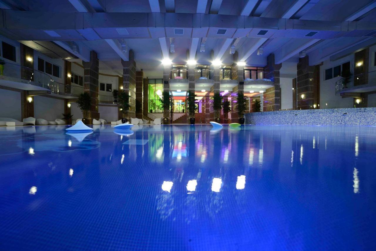 Militari Luxury Flat Roşu Exterior foto