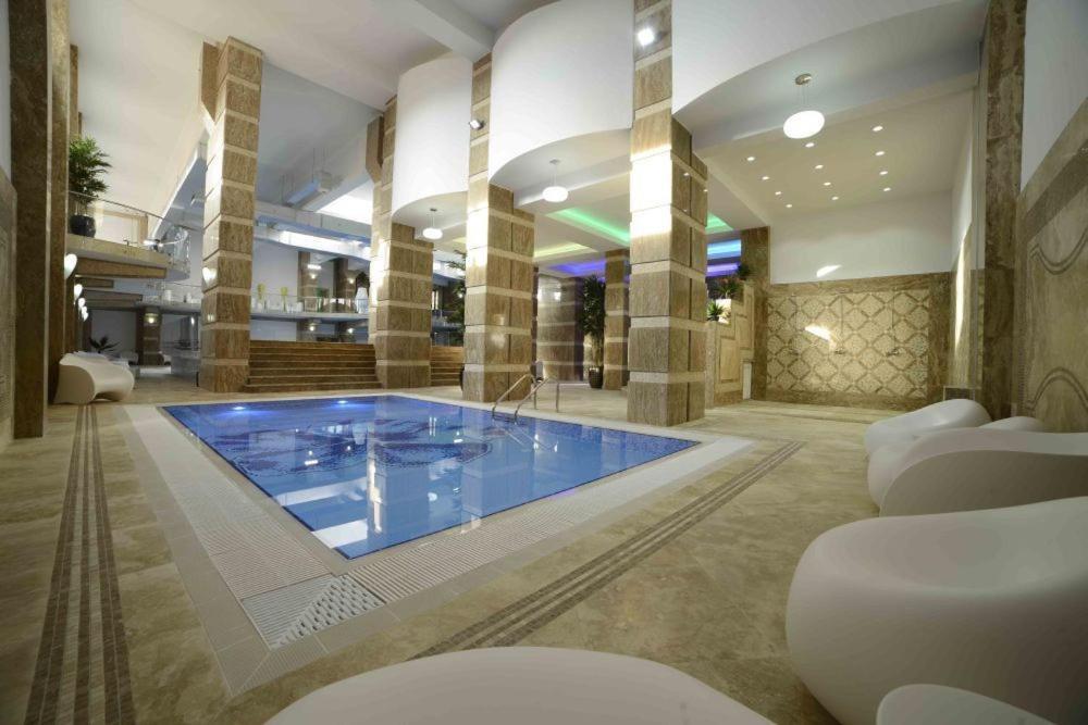 Militari Luxury Flat Roşu Exterior foto